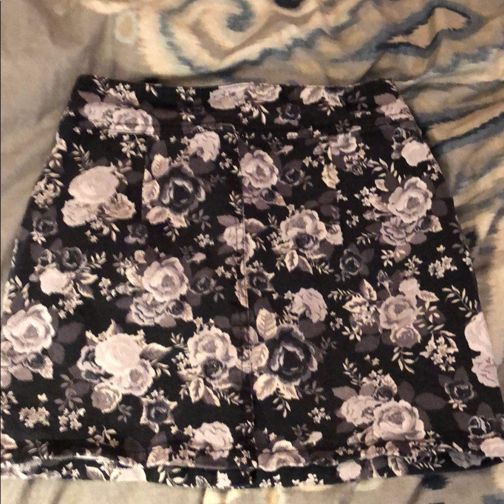 Skirt - Picture 2 of 4
